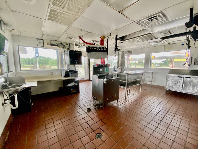 More Photos Of 6767 W Port Arthur Rd, Port Arthur Fast Food For Lease
