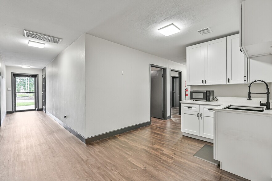 More Photos Of 512 N Friendswood Dr, Friendswood Office For Lease