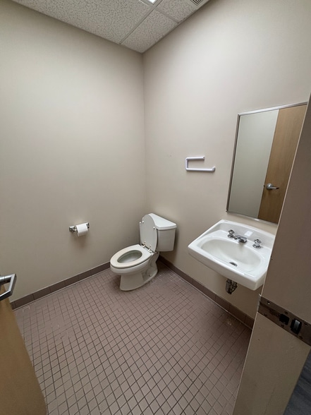 More Photos Of 3250 Harden St Ext, Columbia Medical For Lease