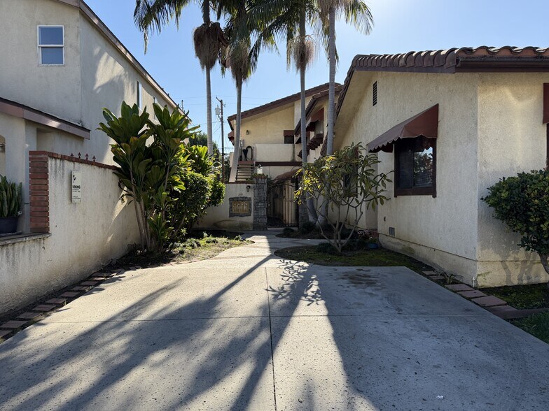 Primary Photo Of 246 E Hullett St, Long Beach Apartments For Sale