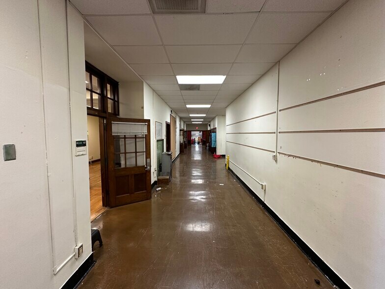 More Photos Of 1100 E Kearney St, Springfield Schools For Sale