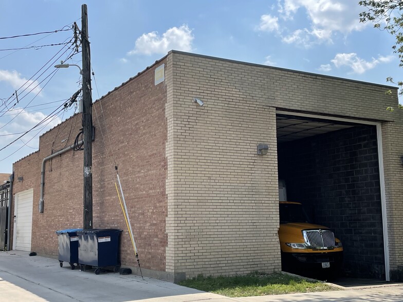 More Photos Of 4155 N Rockwell St, Chicago Warehouse For Lease