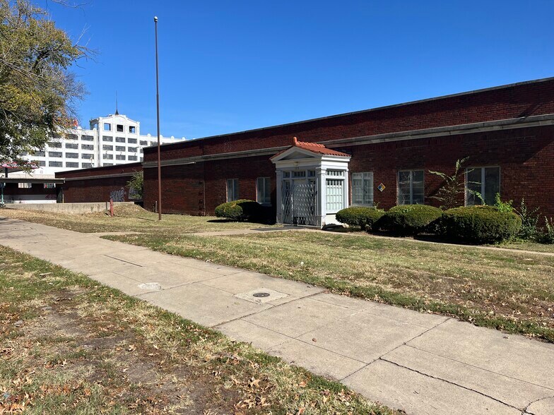 More Photos Of 123 Belmont Blvd, Kansas City Warehouse For Sale