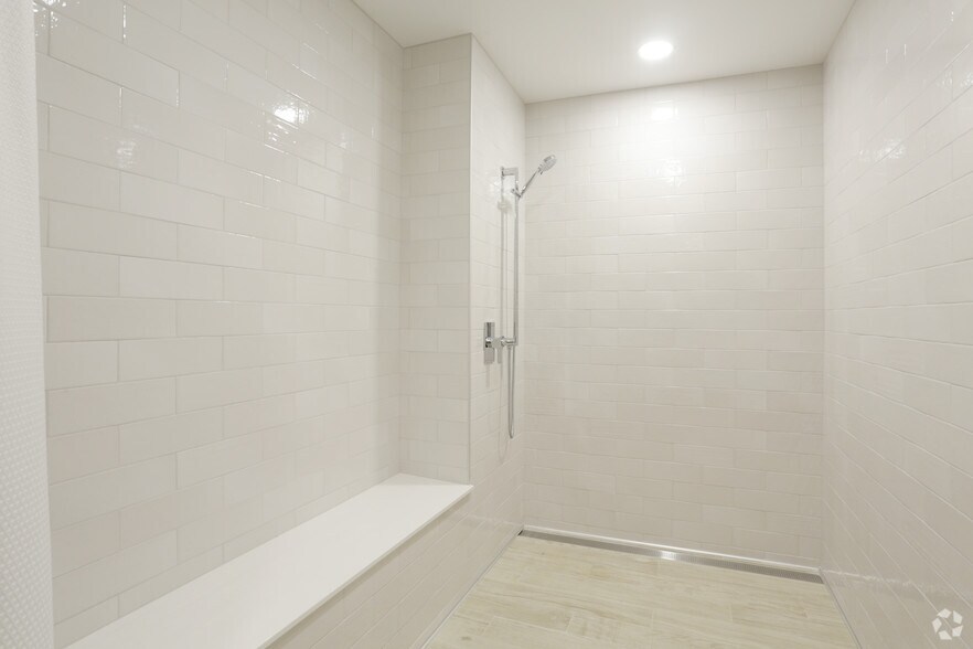 More Photos Of 1140 N Wells St, Chicago Apartments For Lease