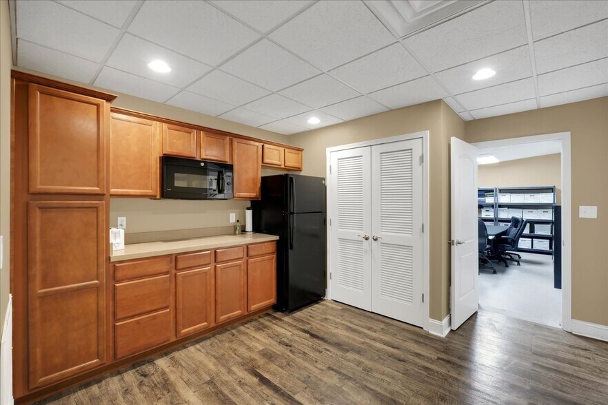 More Photos Of 1518 Petunia Ave, Louisville Warehouse For Sale