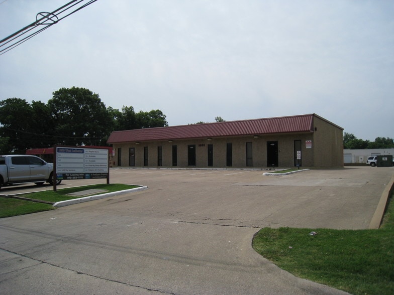 More Photos Of 3880 Ledbetter Dr W, Dallas Flex For Lease