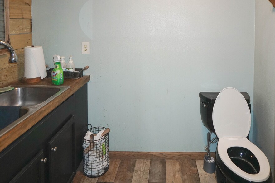More Photos Of 11227 Twitty Dr, Rolla Industrial For Sale