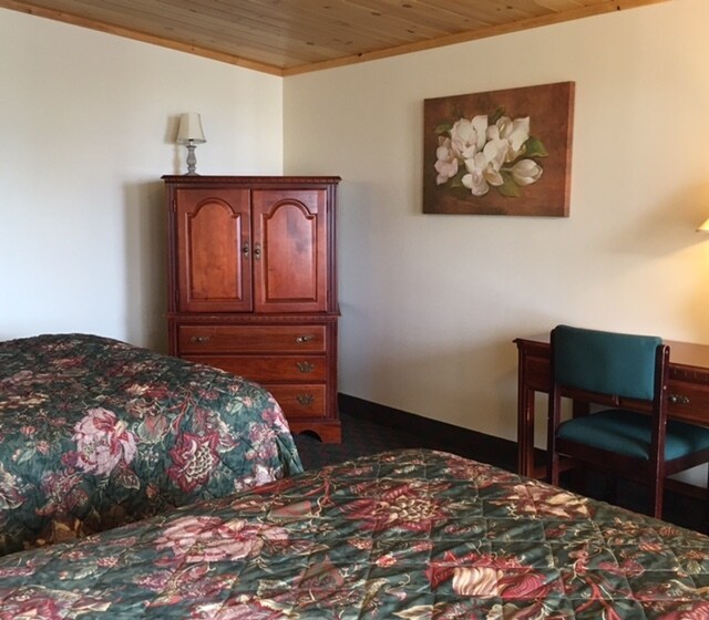 More Photos Of 206 W Main St, Malone Hotel For Sale