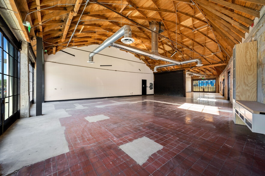More Photos Of 1801 Blake Ave, Los Angeles Flex For Lease