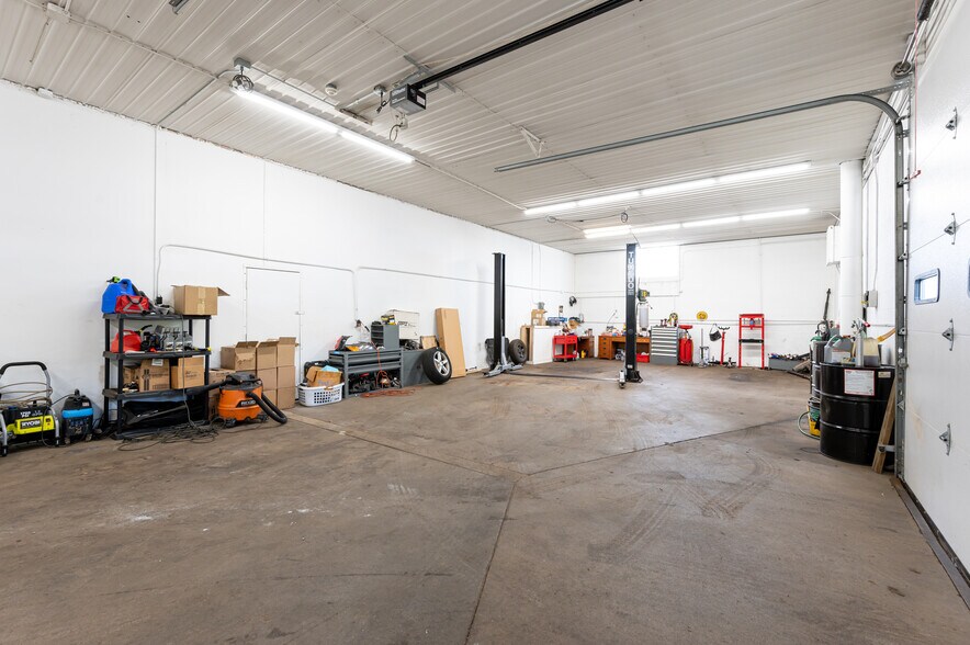 More Photos Of 86 Newburyport Tpke, Newbury Auto Dealership For Sale