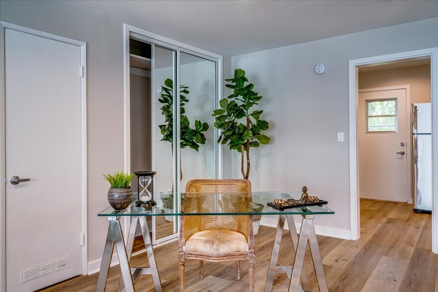 More Photos Of 323-325 Culver Blvd, Playa Del Rey Storefront Retail Residential For Sale