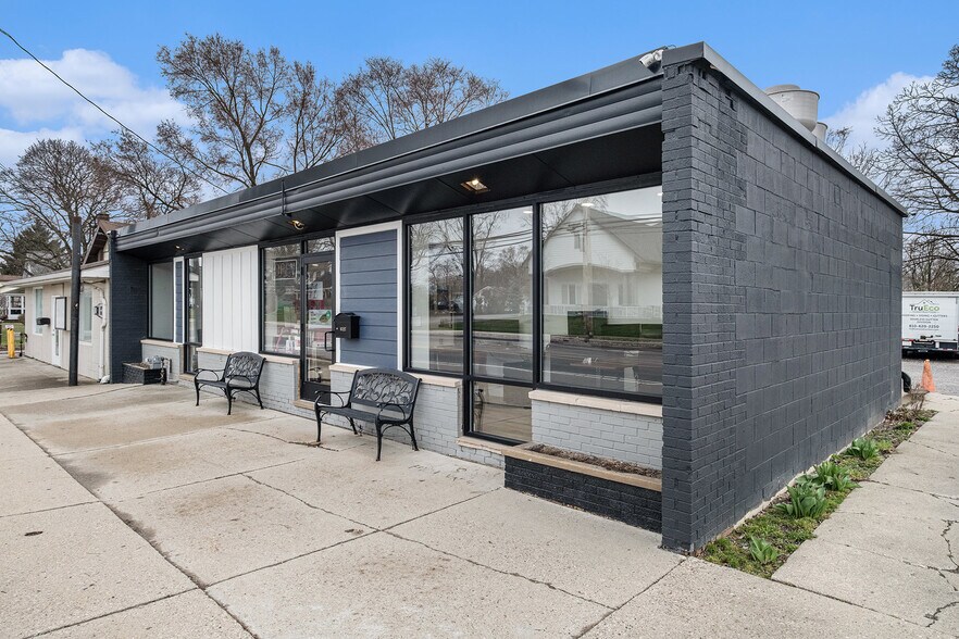 More Photos Of 8127 Miller Rd, Swartz Creek Office For Sale