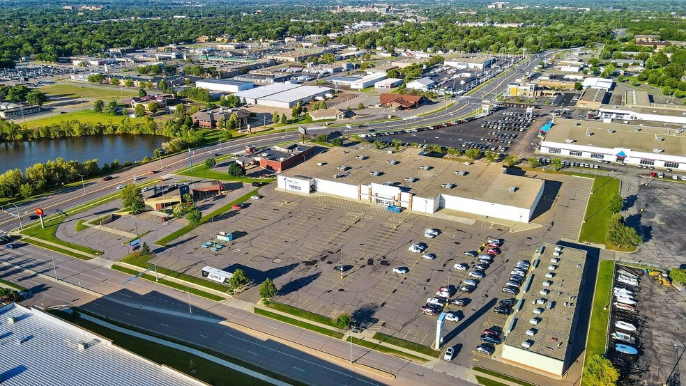 More Photos Of 250 33rd Ave S, Saint Cloud General Retail For Lease