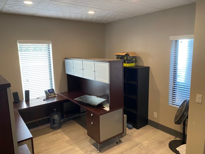 More Photos Of 65 Burt Dr, Deer Park Warehouse For Lease