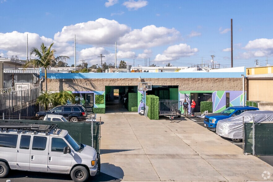 Primary Photo Of 435 Venture St, Escondido Service For Lease
