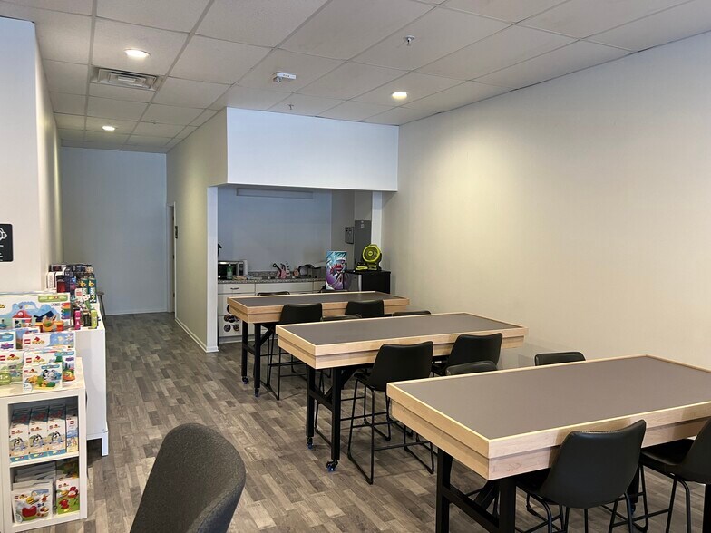 More Photos Of 1118 N Green St, McHenry Apartments For Lease