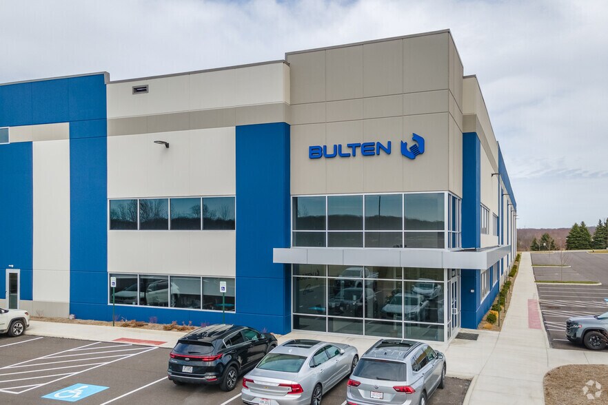 More Photos Of 10069 Wellman Rd, Streetsboro Distribution For Lease