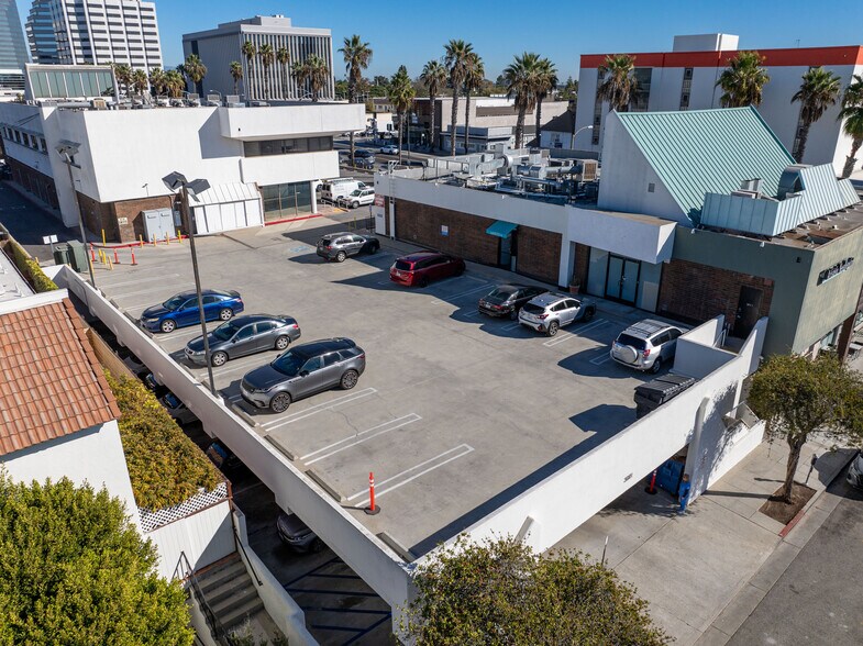 More Photos Of Wilshire Blvd @ NWC Wilshire Blvd & Berkeley St, Santa Monica Unknown For Lease