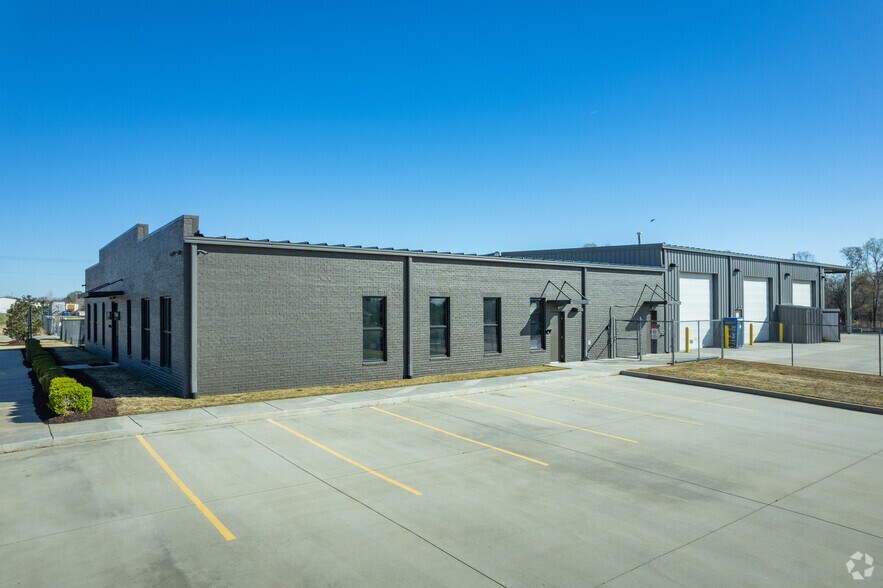 More Photos Of 3085 Highway 101 S, Greer Light Distribution For Lease