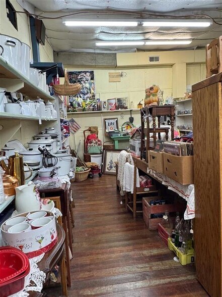 More Photos Of 104 E Railroad Ave, Glendale Freestanding For Sale