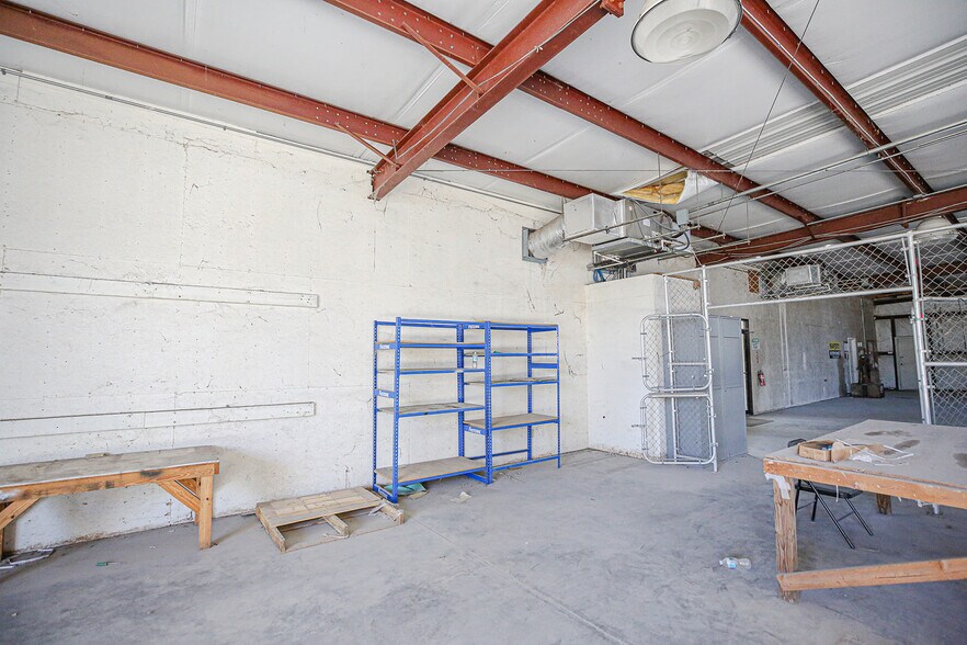 More Photos Of 4425 W US 98, Perry Manufacturing For Sale