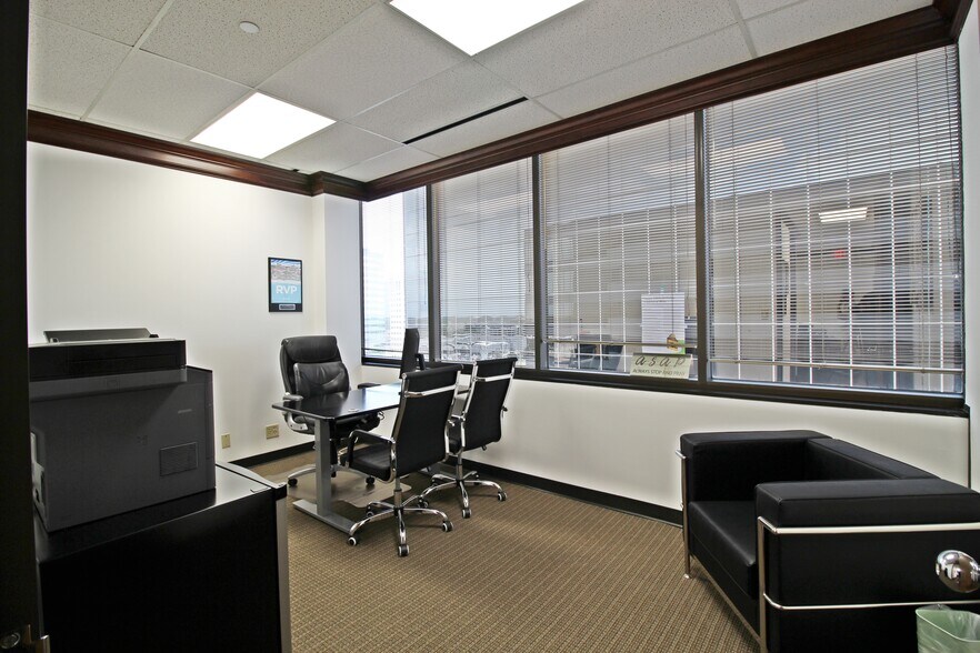 More Photos Of 11767 Katy Fwy, Houston Office For Lease