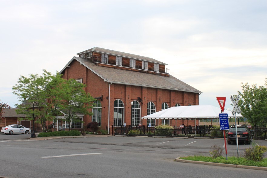 More Photos Of 88-110 Rondout Landing, Kingston Restaurant For Sale