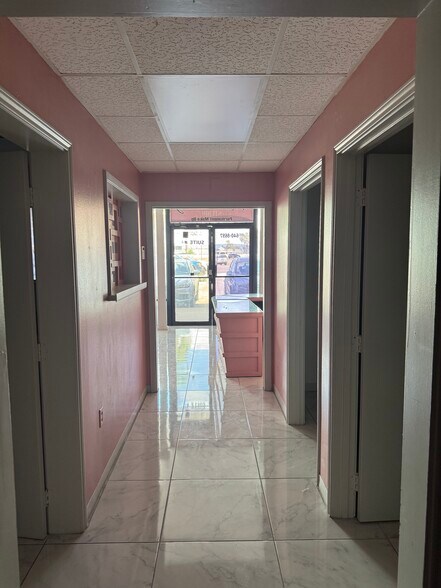 More Photos Of 1100 N 77 Expy, Brownsville Unknown For Lease