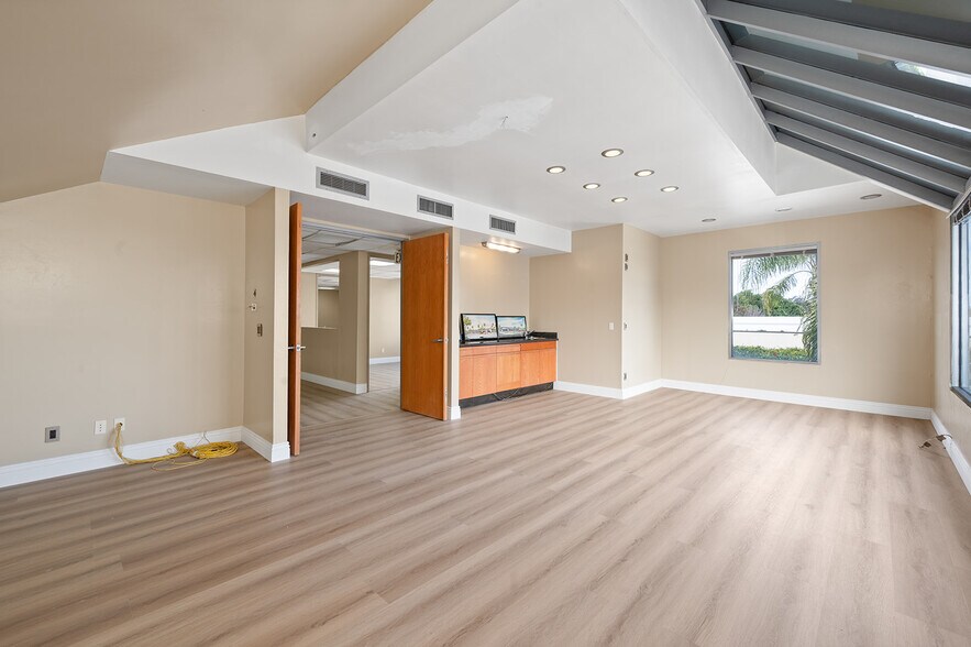 More Photos Of 2715 W 1st St, Santa Ana Unknown For Lease