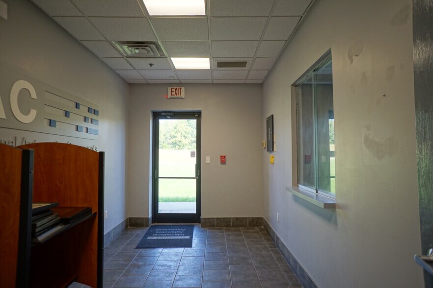 More Photos Of 850 Industrial Rd, Madisonville Manufacturing For Lease