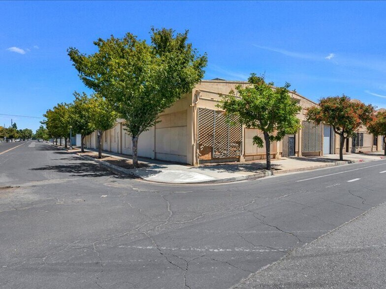 More Photos Of 1600-1650 H St, Fresno Warehouse For Lease