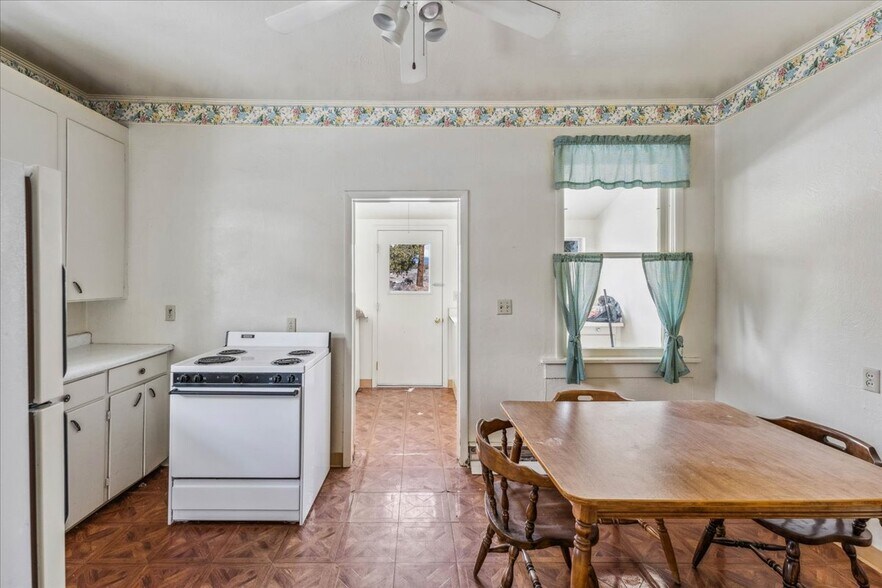 More Photos Of 17604 US-97 Hwy, Weed Apartments For Sale