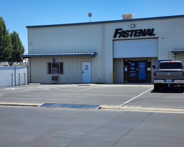 More Photos Of 2030 S Golden State Blvd, Fowler Warehouse For Lease