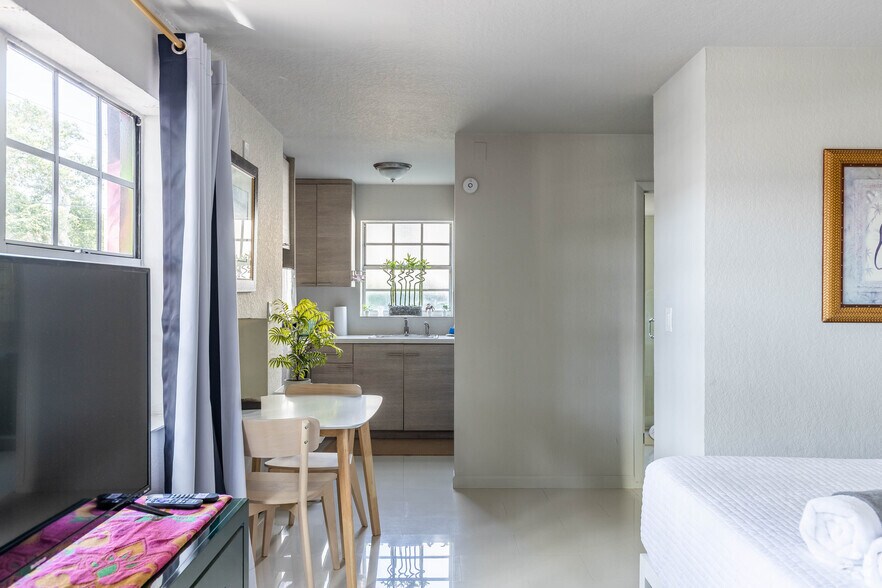 More Photos Of 1007 SE 2nd Ct, Fort Lauderdale Apartments For Sale