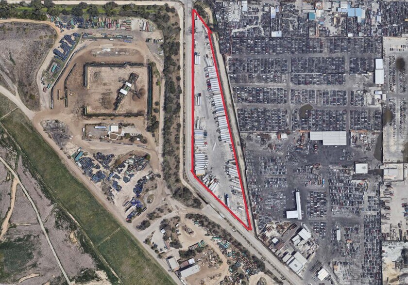 More Photos Of 11311 Pendleton St, Sun Valley Land For Lease