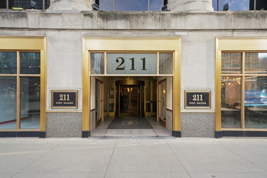 More Photos Of 211 W Wacker Dr, Chicago Office For Sale