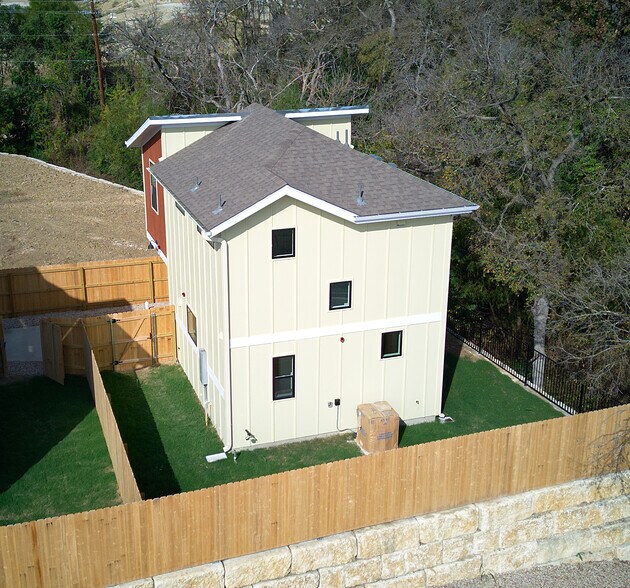 More Photos Of 2608 Bristol Dr, Austin Multifamily For Sale