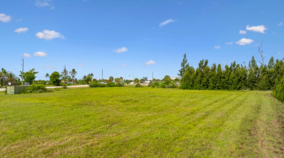 More Photos Of 16984-16998 McGregor Blvd, Fort Myers Land For Sale
