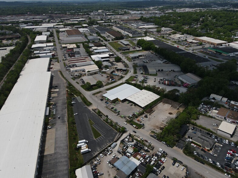 More Photos Of 410 McNally Dr, Nashville Warehouse For Lease