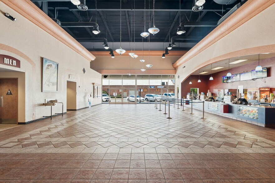 More Photos Of 400 Follett St, Lemoore Freestanding For Sale