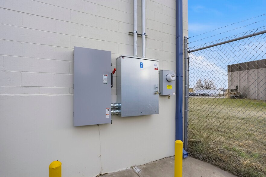 More Photos Of 4455-4477 Garfield St, Denver Warehouse For Sale