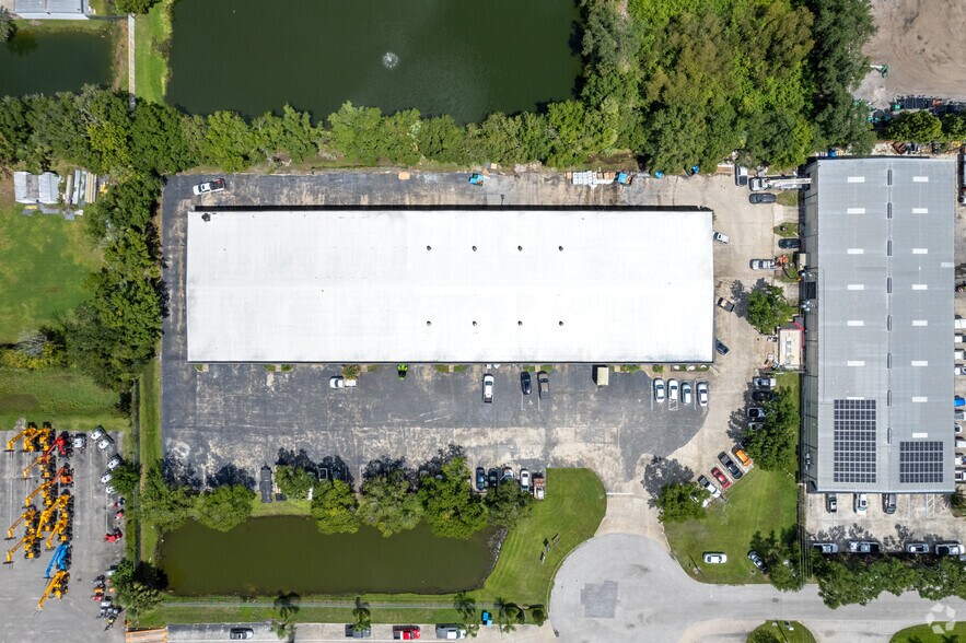 More Photos Of 300 Northstar Ct, Sanford Flex For Lease