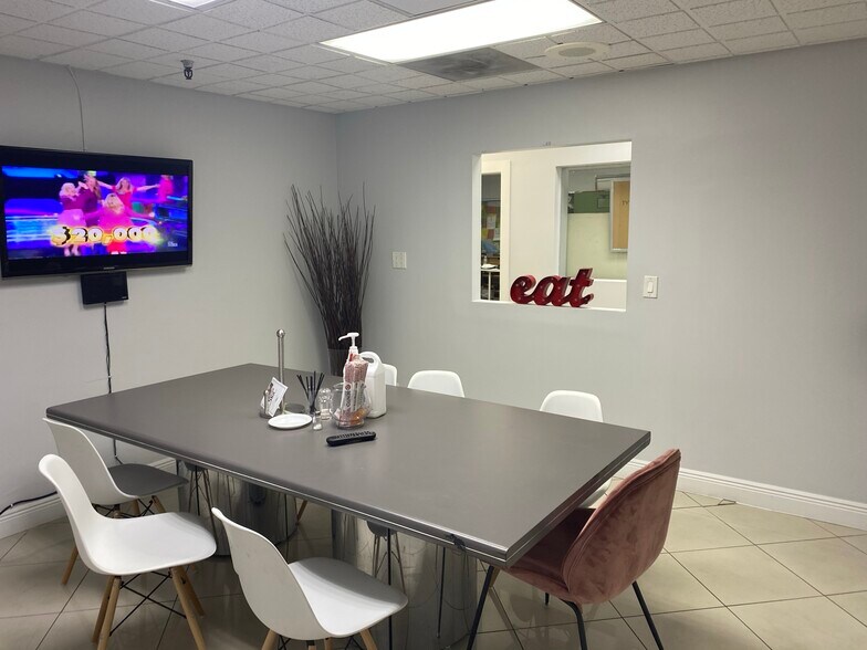 More Photos Of 2801 Greene St, Hollywood Warehouse For Lease