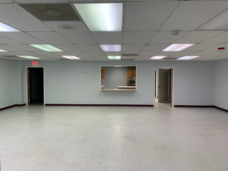 More Photos Of 360 Oak St, Gainesville Office For Sale