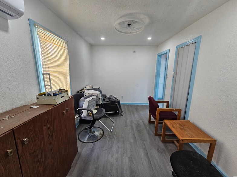 More Photos Of 406 W Church St, Carlsbad Freestanding For Lease
