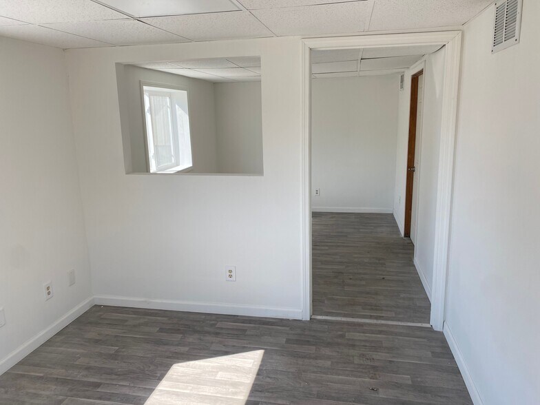 More Photos Of 1715 Cassopolis St, Elkhart Showroom For Sale