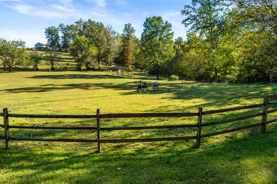 More Photos Of 228 Pattie Gap Rd, Philadelphia Apartments For Sale