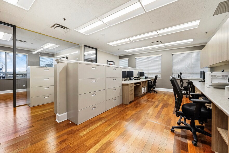 More Photos Of 6351 197th St, Langley Office For Sale