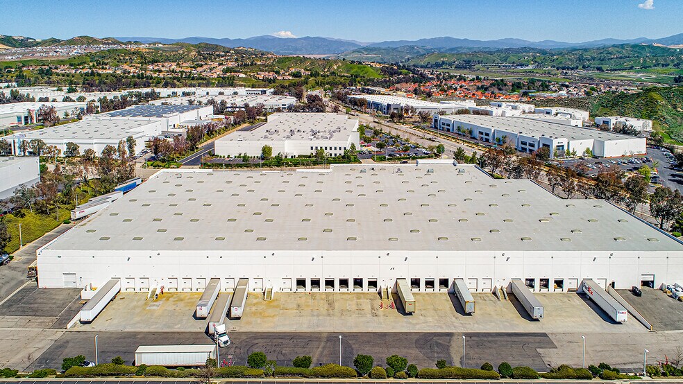 More Photos Of 28104-28144 Witherspoon Pky, Valencia Warehouse For Lease