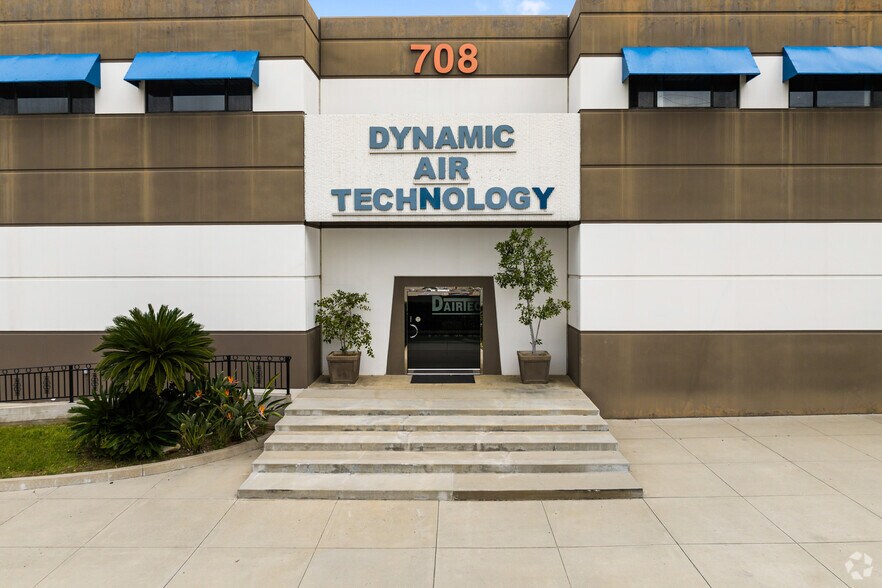 More Photos Of 708 N Vincent Ave, Covina Manufacturing For Lease